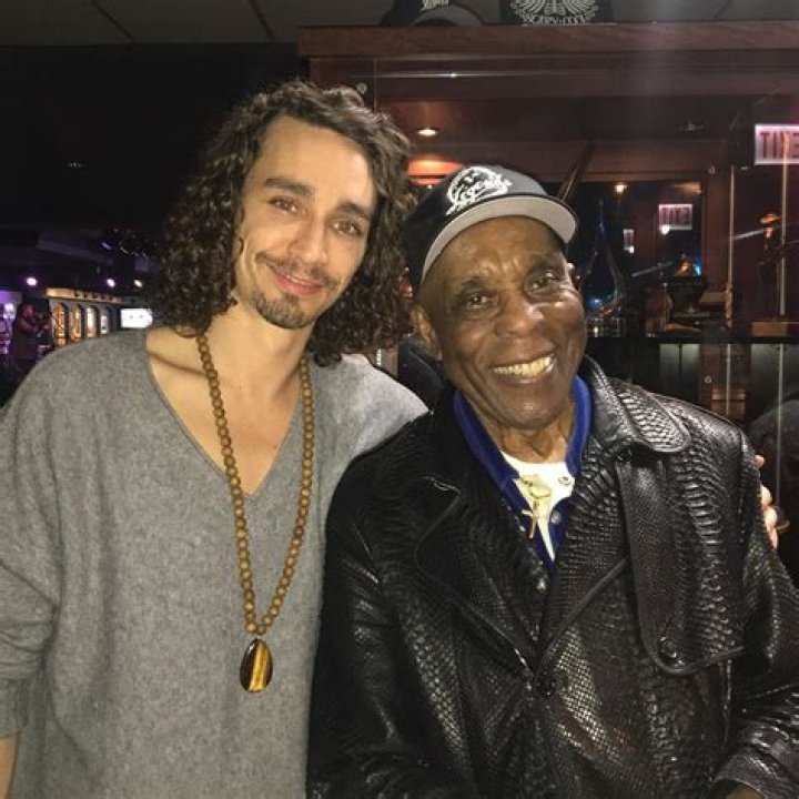 
Robert Sheehan Height, Weight, Net Worth, Age, Birthday, Wikipedia, Who, Nationality, Biography 